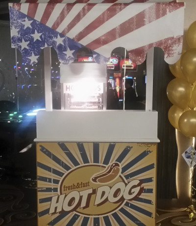 Leuke hotdogkraam huren met Amerikaanse hotdogmachine